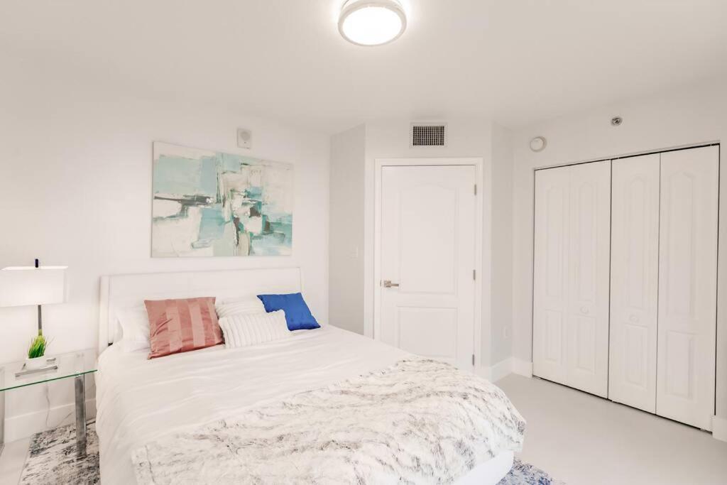 Upscale Brickell 3 Bedroom With Water Views And Free Parking Miami Dış mekan fotoğraf