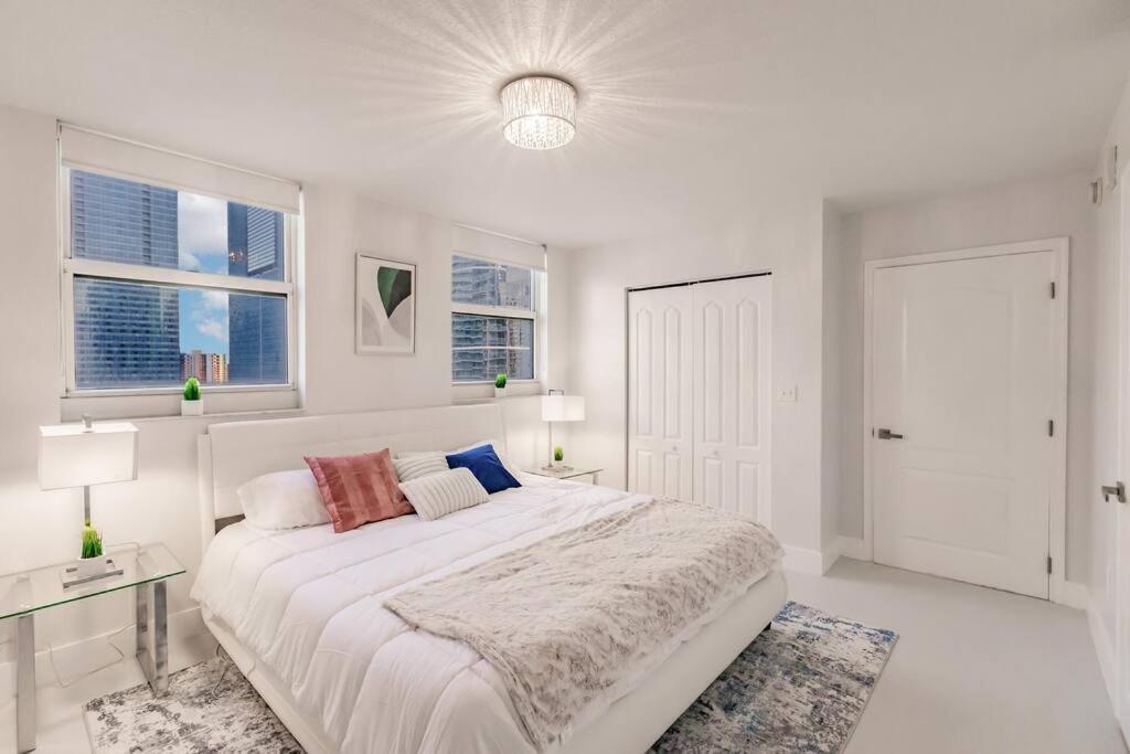 Upscale Brickell 3 Bedroom With Water Views And Free Parking Miami Dış mekan fotoğraf
